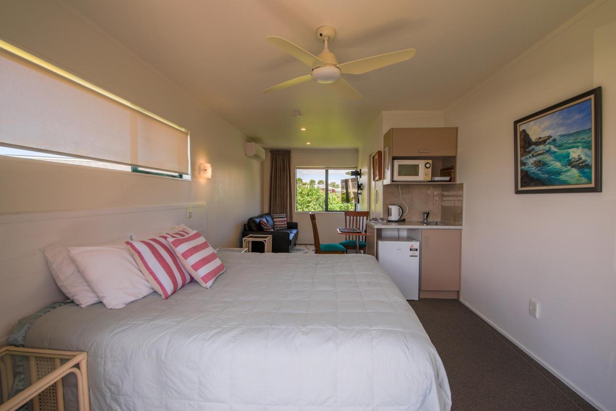 Blue Marlin Apartments Whitianga Exterior photo