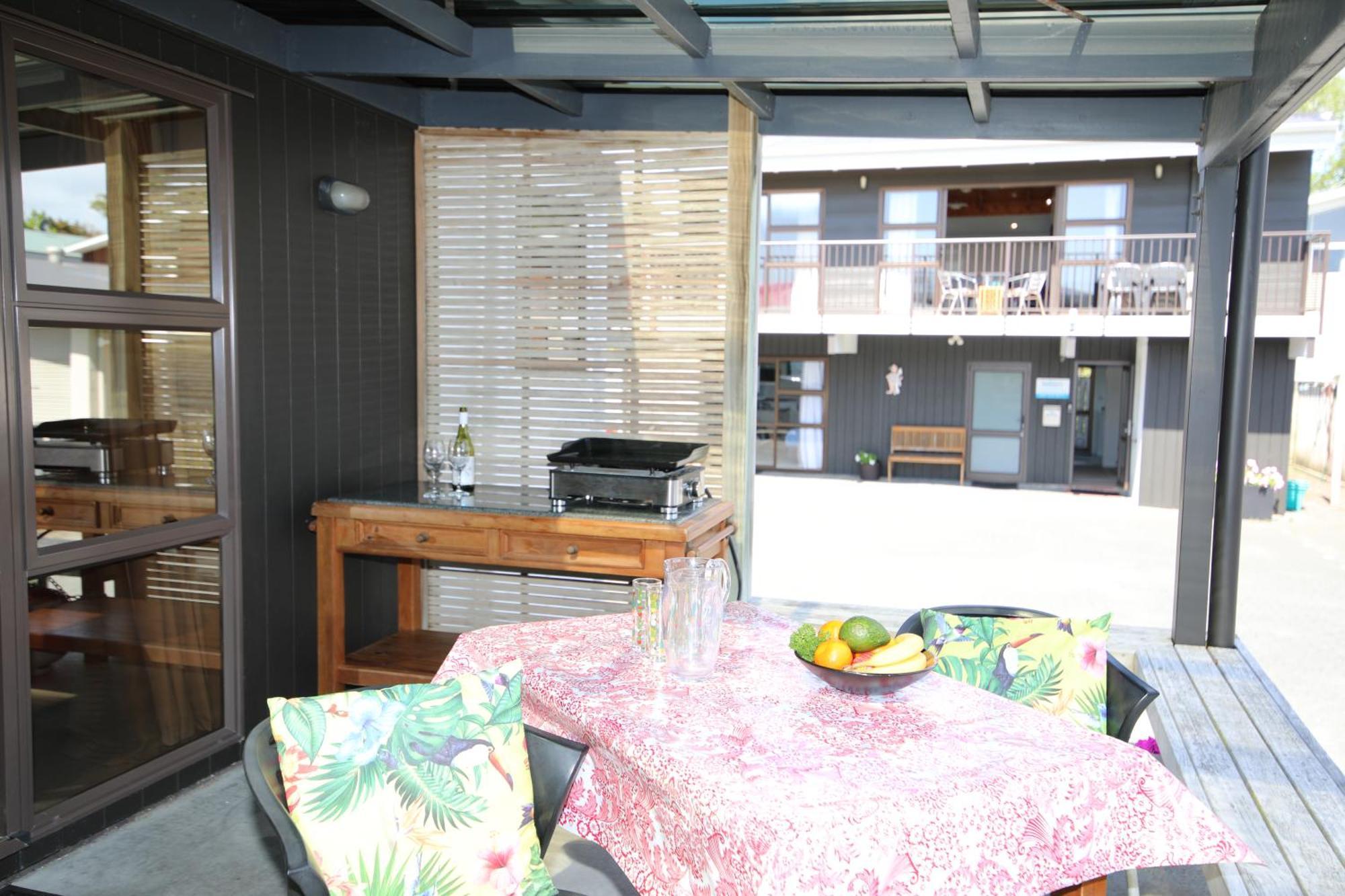 Blue Marlin Apartments Whitianga Exterior photo