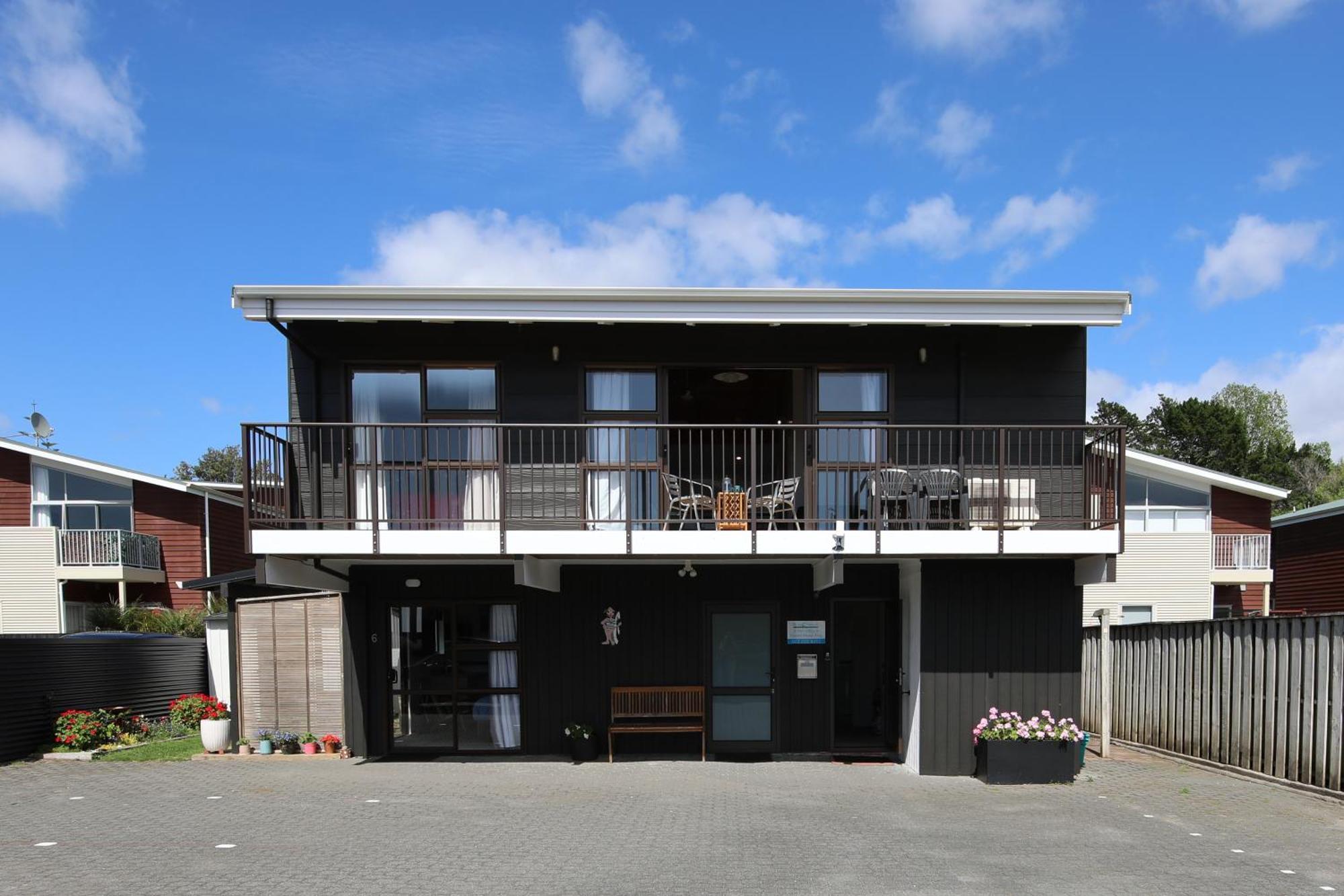 Blue Marlin Apartments Whitianga Exterior photo